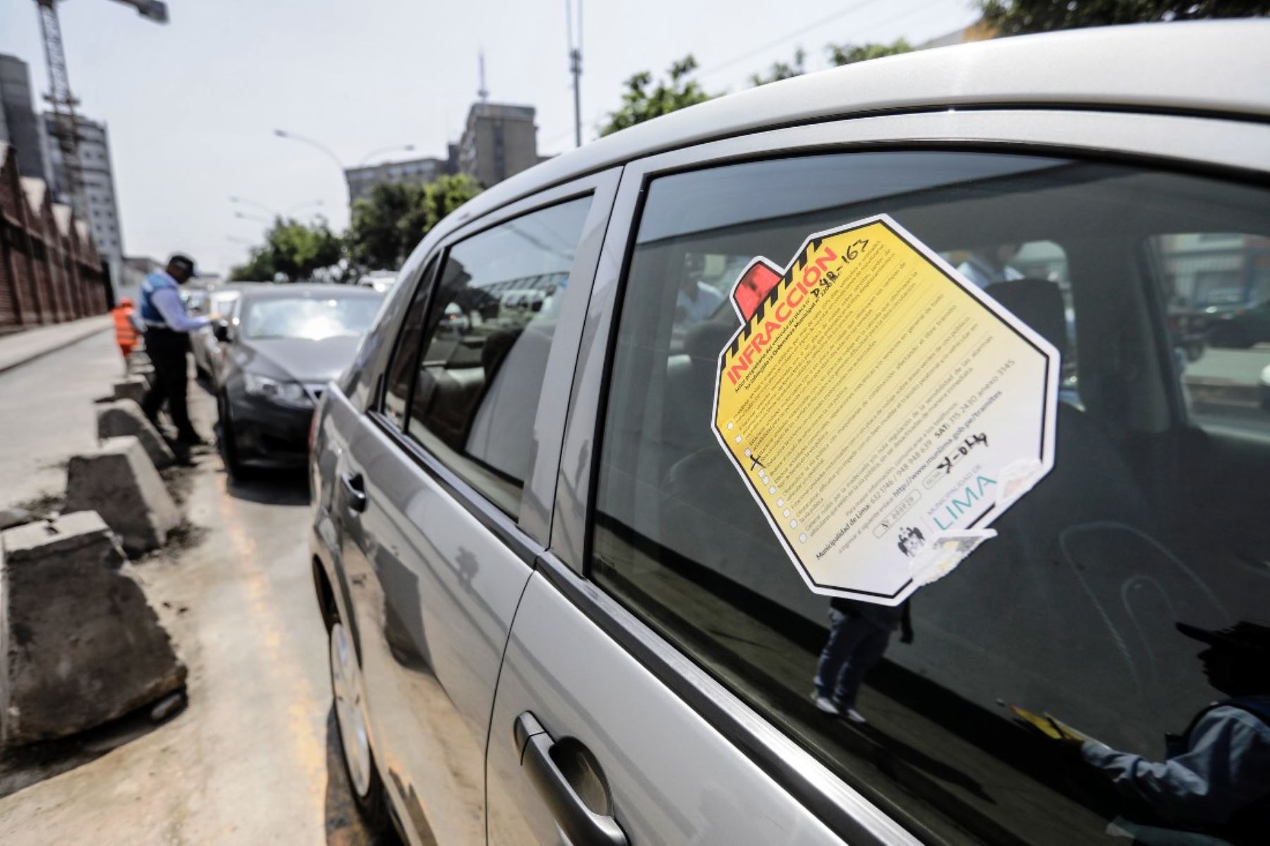 Municipalidad de Lima aplicó sanciones por vehículos mal estacionados en la vía pública. Foto: ANDINA/Difusión.