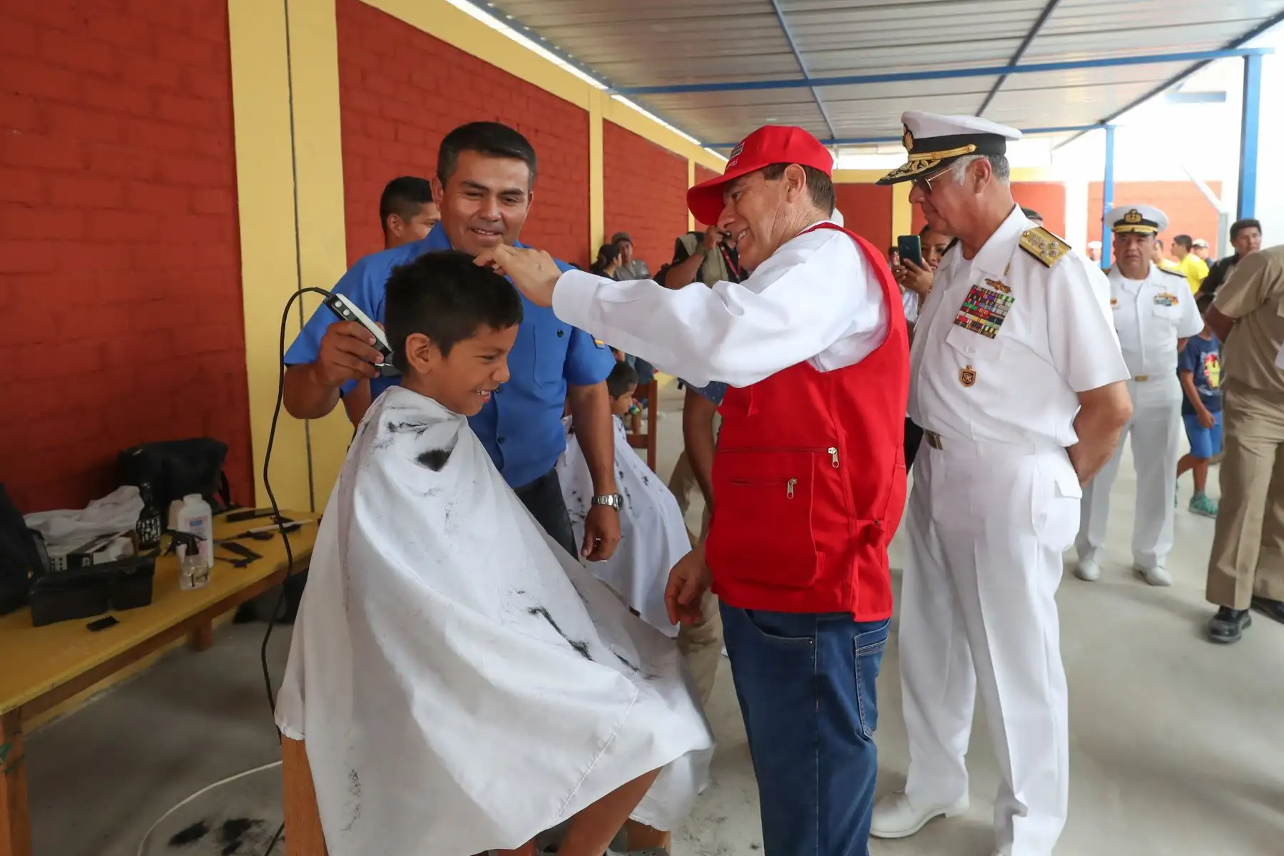 Ministro de Defensa, Walter Martos llega a Piura para acompañar a la población en acciones cívicas y reunirse con autoridades regionales.
Foto: Difusión Mindef
