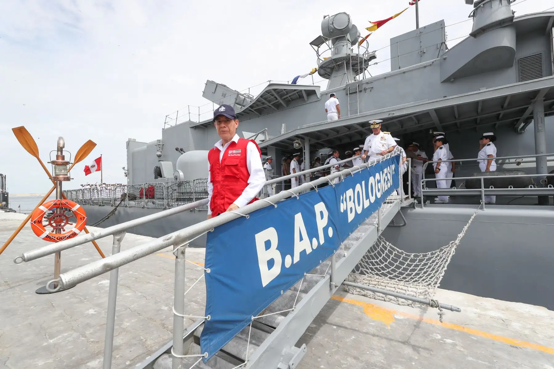 Ministro de Defensa, Walter Martos llega a Piura para acompañar a la población en acciones cívicas y reunirse con autoridades regionales.
Foto: Difusión Mindef