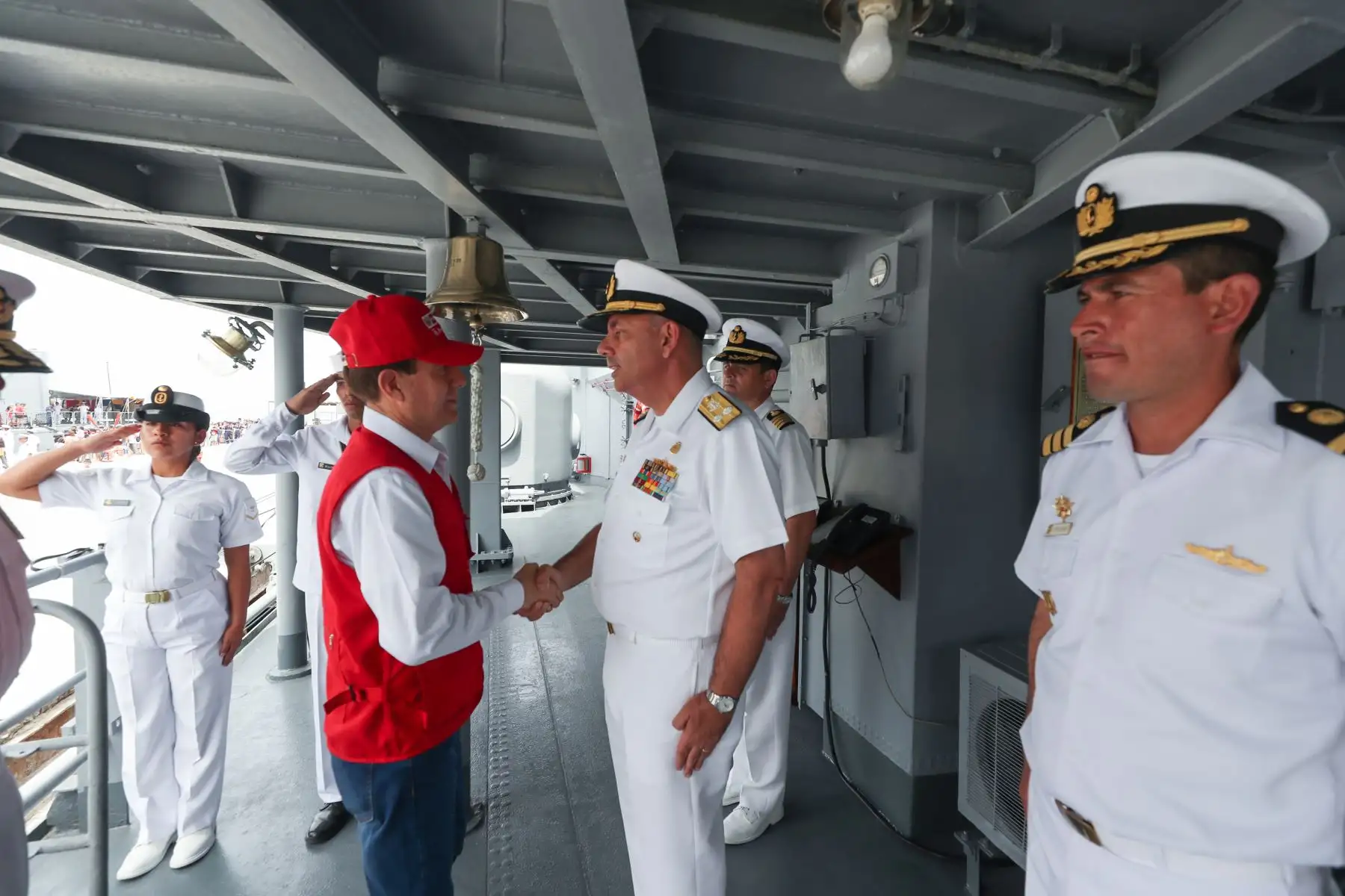 Ministro de Defensa, Walter Martos llega a Piura para acompañar a la población en acciones cívicas y reunirse con autoridades regionales.
Foto: Difusión Mindef