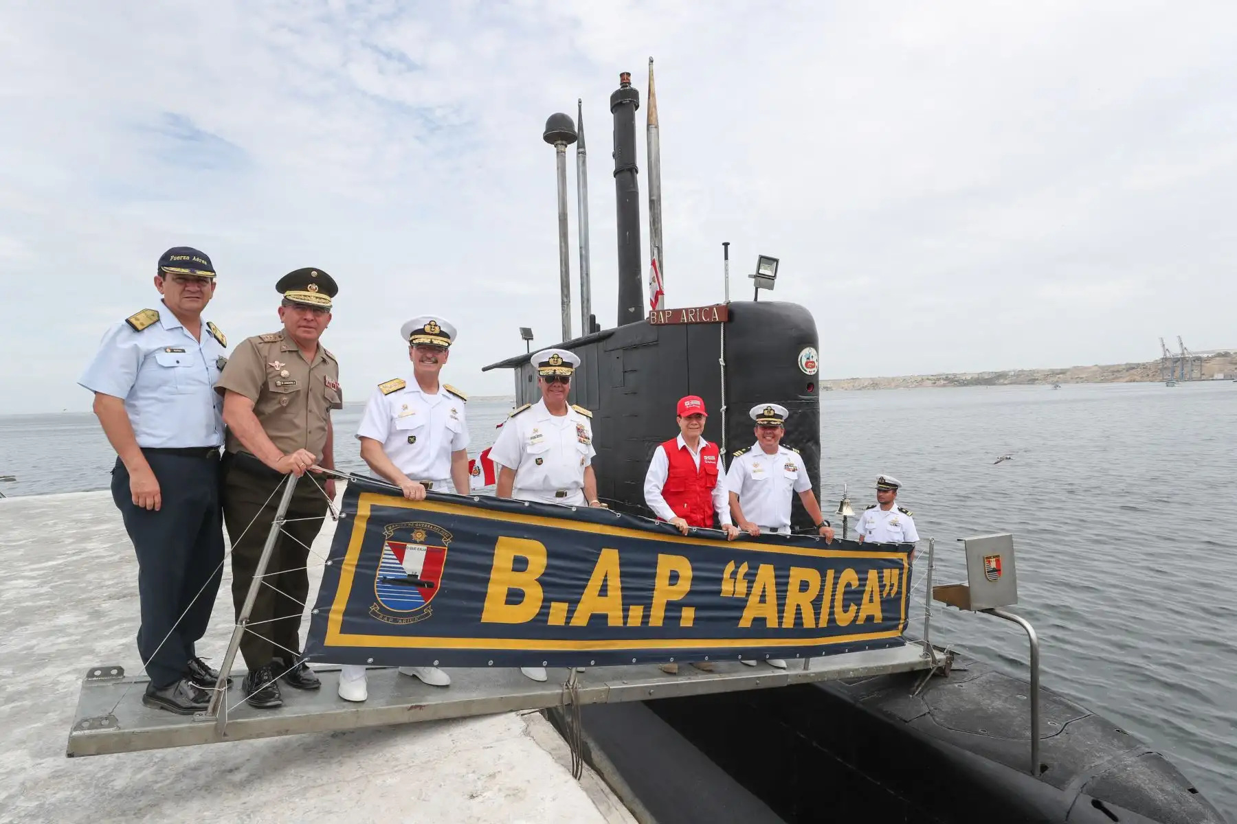 Ministro de Defensa, Walter Martos llega a Piura para acompañar a la población en acciones cívicas y reunirse con autoridades regionales.
Foto: Difusión Mindef