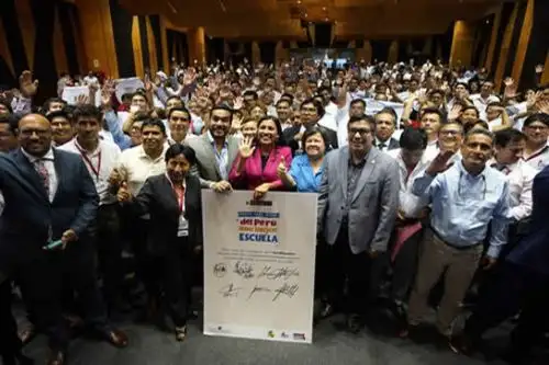 El Ministerio de Educación (Minedu) y los alcaldes de las municipalidades provinciales y distritales del país firmaron el primer Pacto Nacional por la Educación,