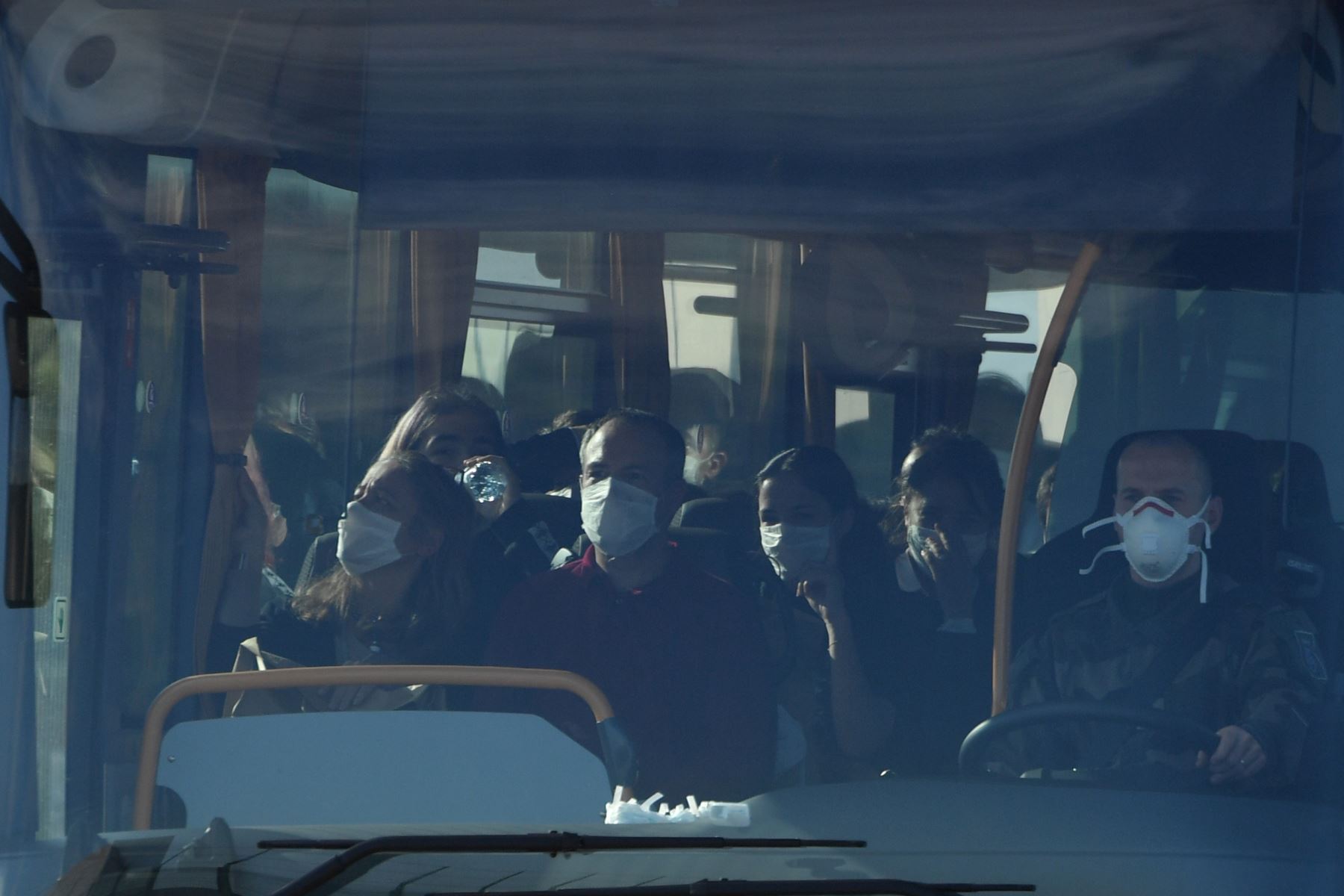 En convoy se habría trasladado a ciudadanos franceses después de su evacuación de la ciudad china de Wuhan. Foto: AFP