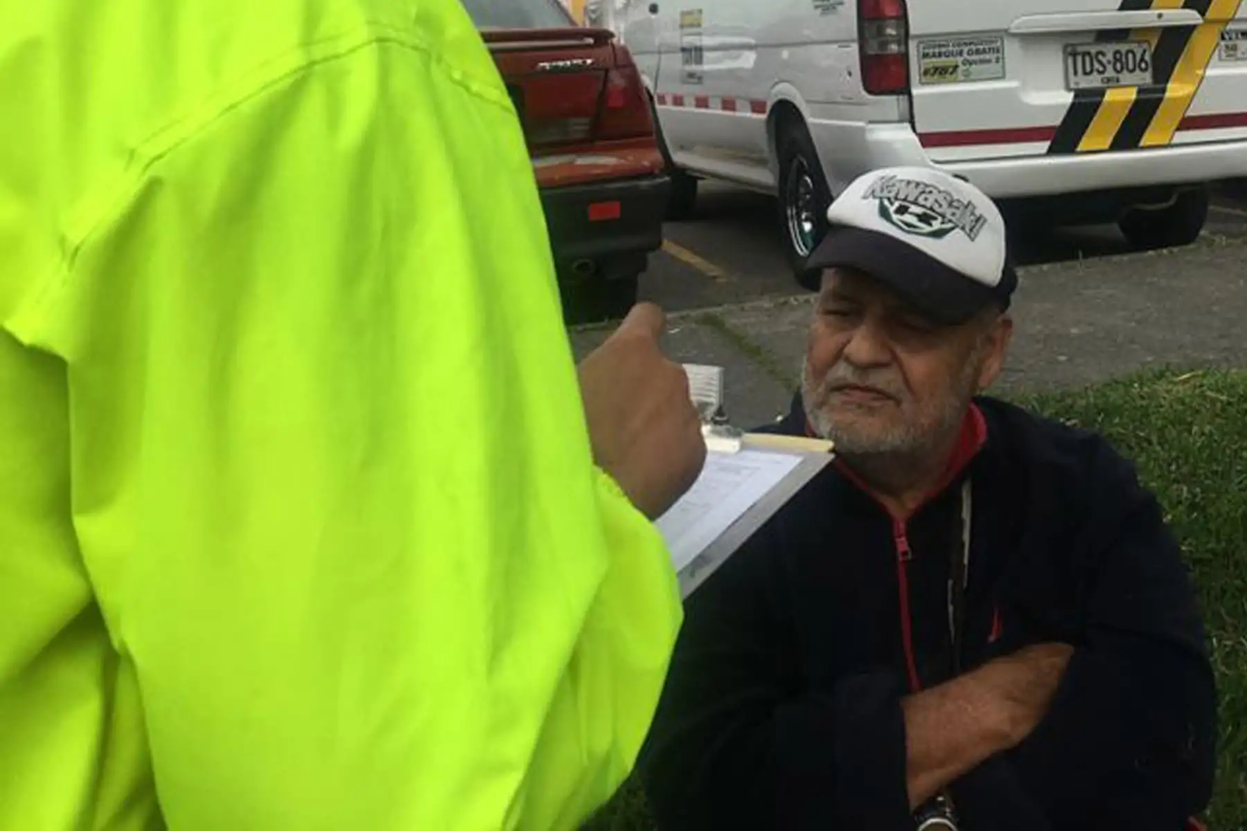 Momento de la captura del exjefe guerrillero Eli Mejía Mendoza, alias "Martín Sombra", conocido también como el "carcelero de las FARC", en Bogotá (Colombia). Foto: EFE