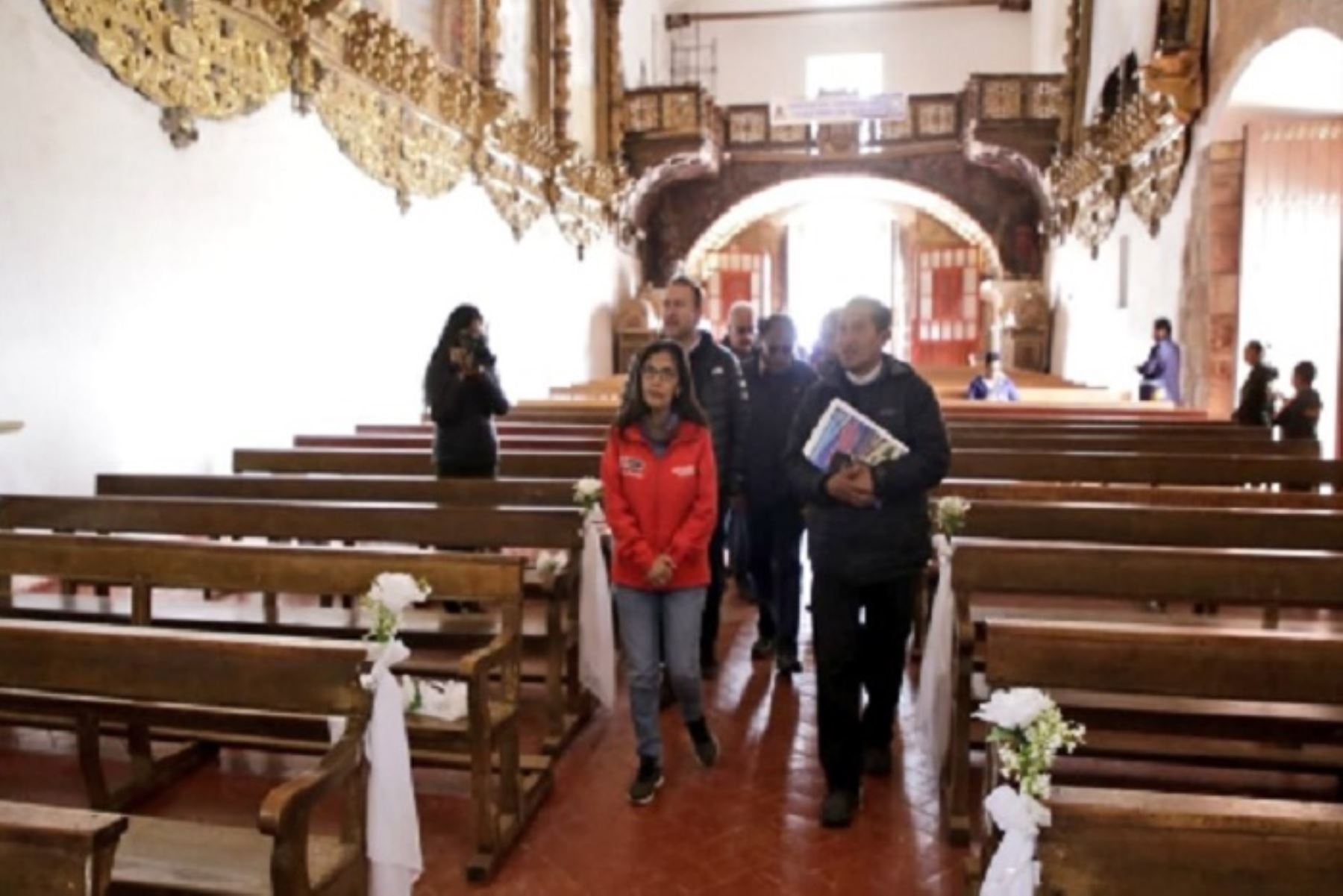 La viceministra de Patrimonio Cultural, María Elena Córdova Burga, visitó tres templos de la región Puno.