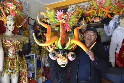 Conoce a los maestros artesanos que elaboran los vistosos trajes que lucen los danzantes de la Festividad de la Virgen de la Candelaria de Puno. Foto: Juan Humberto Ccopa