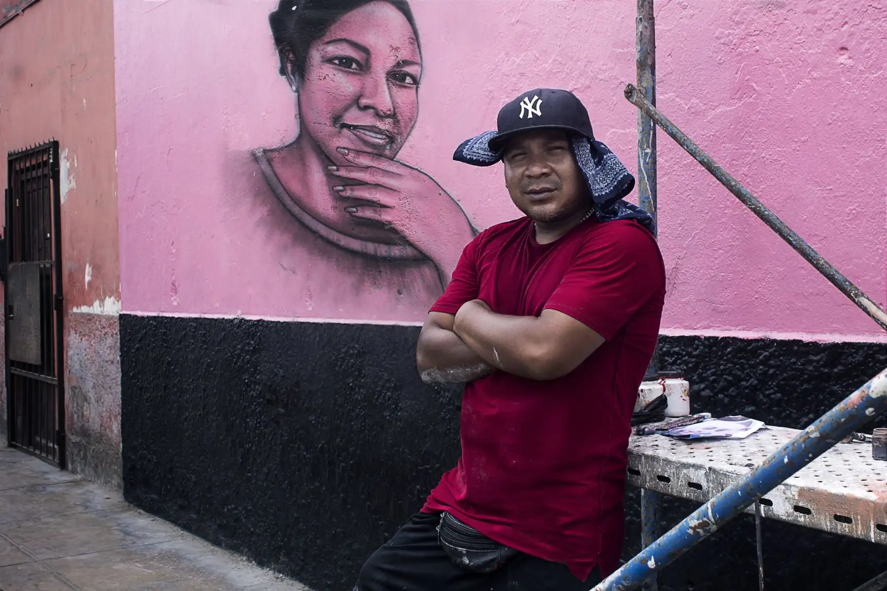 Artista urbano El Salsa participa en campaña contra el cáncer en el Callao. Foto: ANDINA/Difusión