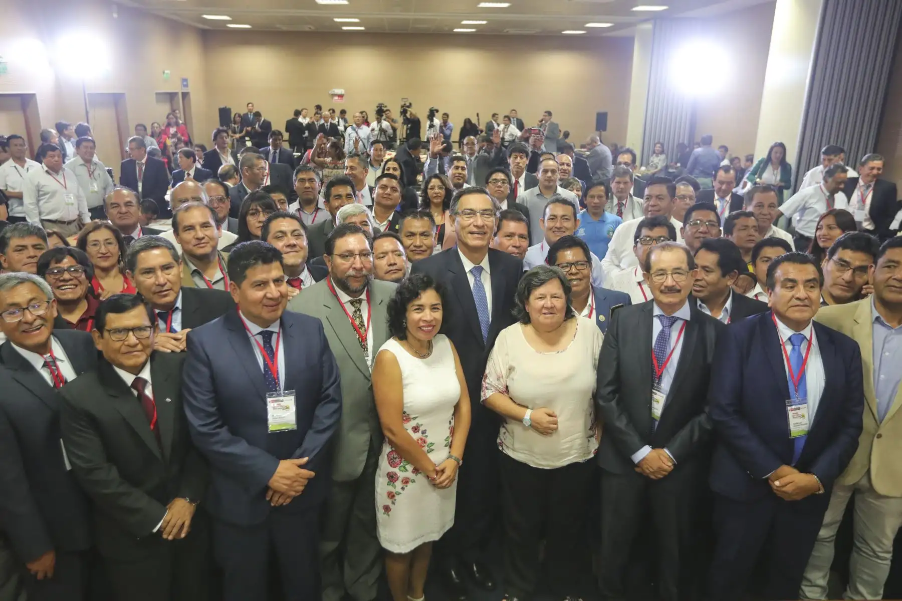 Presidente Martín Vizcarra, junto a la ministra y vice ministra de Desarrollo e Inclusión Social, Ariela Luna y Patricia Balbuena inauguran el Taller del  “PROYECTO HAKU WIÑAY"Foto: ANDINA/Prensa Presidencia