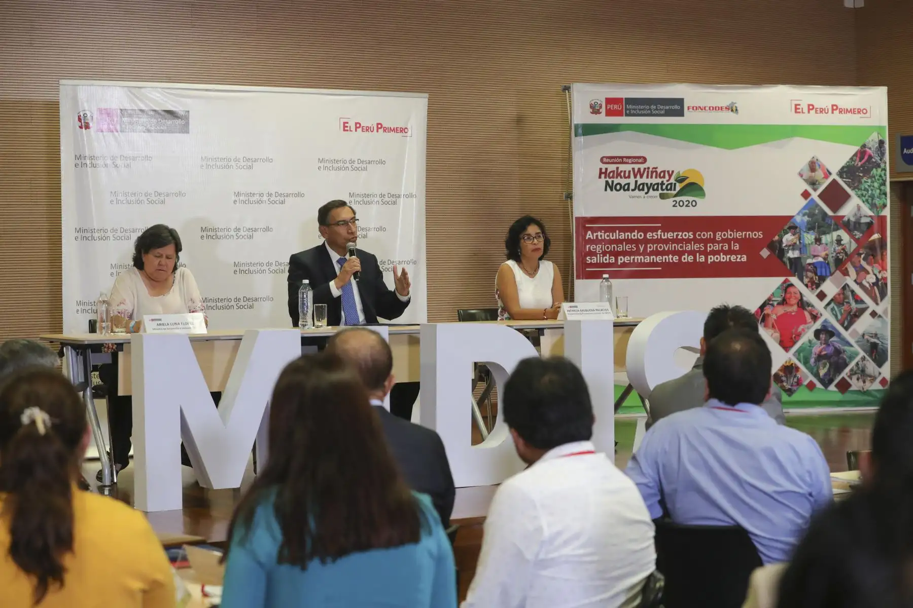 Presidente Martín Vizcarra, junto a la ministra y vice ministra de Desarrollo e Inclusión Social, Ariela Luna y Patricia Balbuena inauguran el Taller del  “PROYECTO HAKU WIÑAY"Foto: ANDINA/Prensa Presidencia