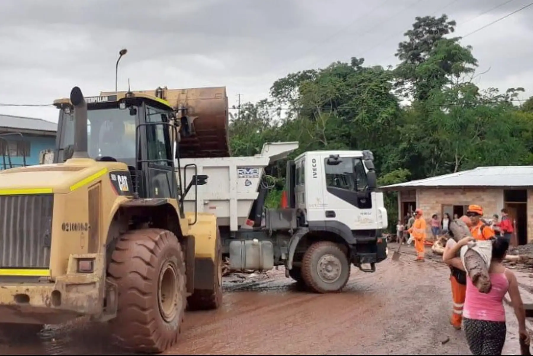 Durante enero del presente año, el MTC, a través de su unidad ejecutora, Provías Descentralizado, entregó un total de 4, 232 galones de combustible a distintos municipios distritales de las regiones de Áncash, San Martín y Huánuco para la operación de maquinaria pesada desplegada en las zonas afectadas por las condiciones climáticas
