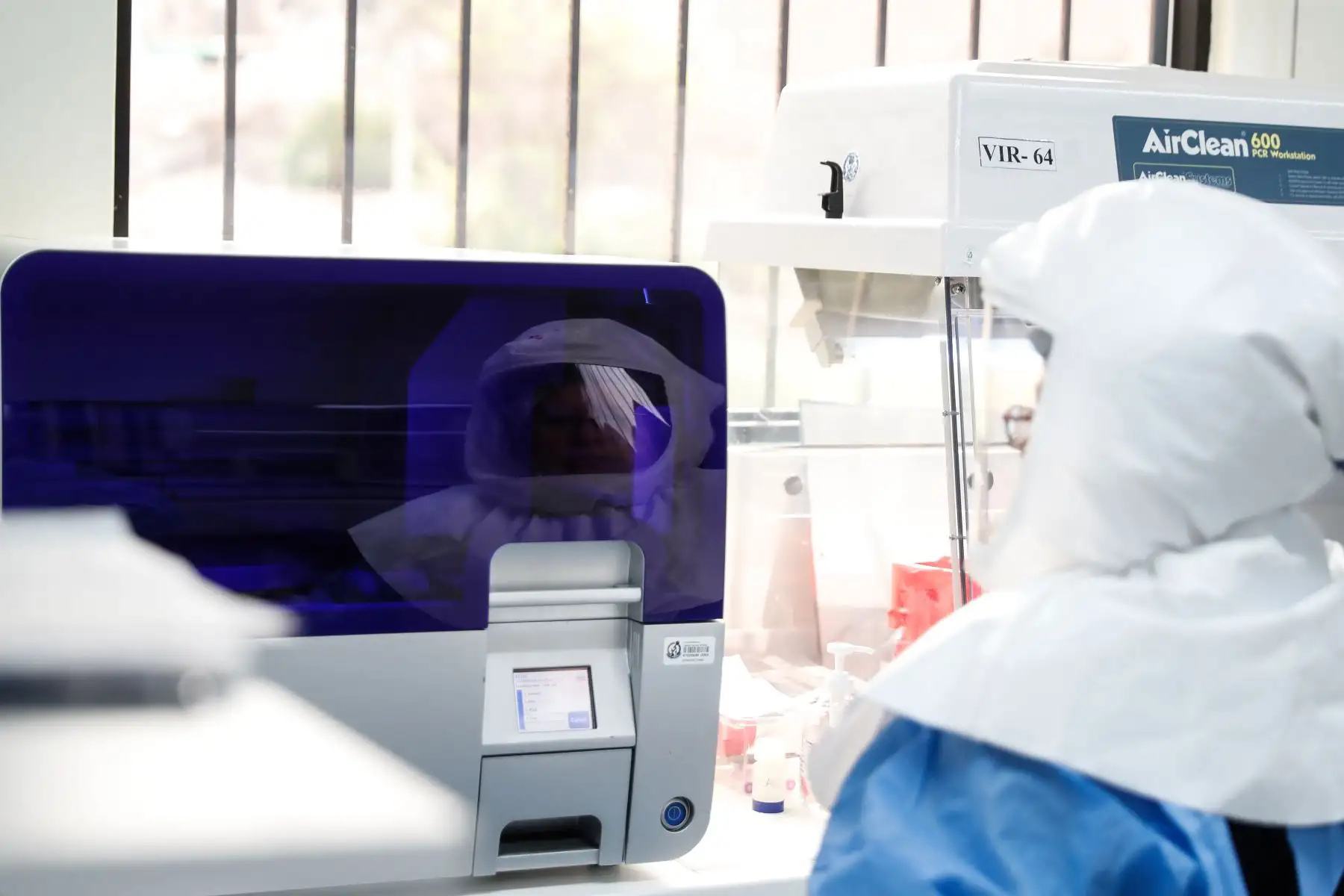 Biólogos del INS secuenciaron los primeros genomas de coronavirus en Perú, pero es un trabajo que apenas comienza.