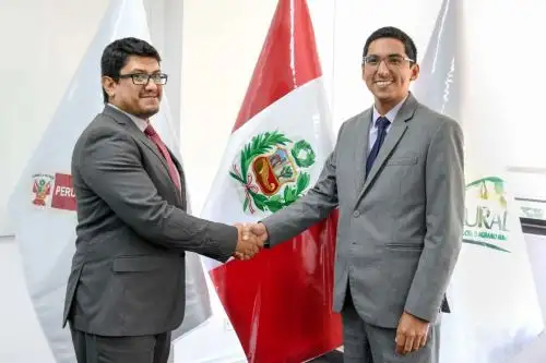 El viceministro de Desarrollo e Infraestructura Agraria y Riego, Carlos Ynga, presentó oficialmente al director ejecutivo de Agro Rural, Angello Tangherlini Casal, quien asumió el máximo cargo del Programa de Desarrollo Productivo Agrario Rural (Agro Rural)