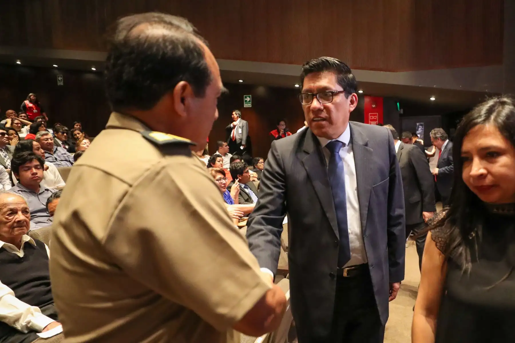 El presidente del Consejo de Ministros, Vicente Zeballos, participó en acto de reconocimiento a las víctimas policiales del periodo de violencia 1980 – 2000.Foto:ANDINA/PCM