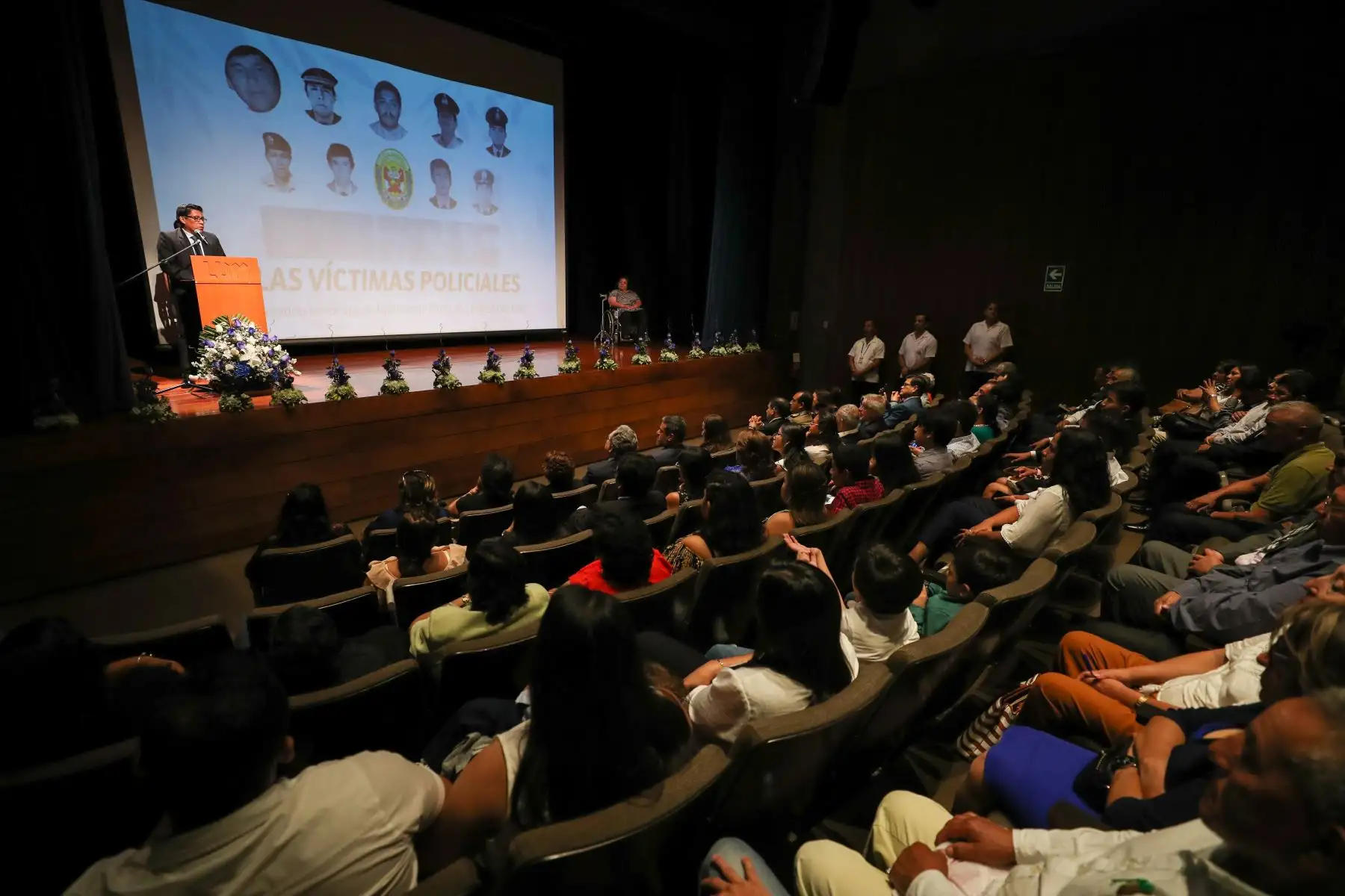 El presidente del Consejo de Ministros, Vicente Zeballos, participó en acto de reconocimiento a las víctimas policiales del periodo de violencia 1980 – 2000.Foto:ANDINA/PCM