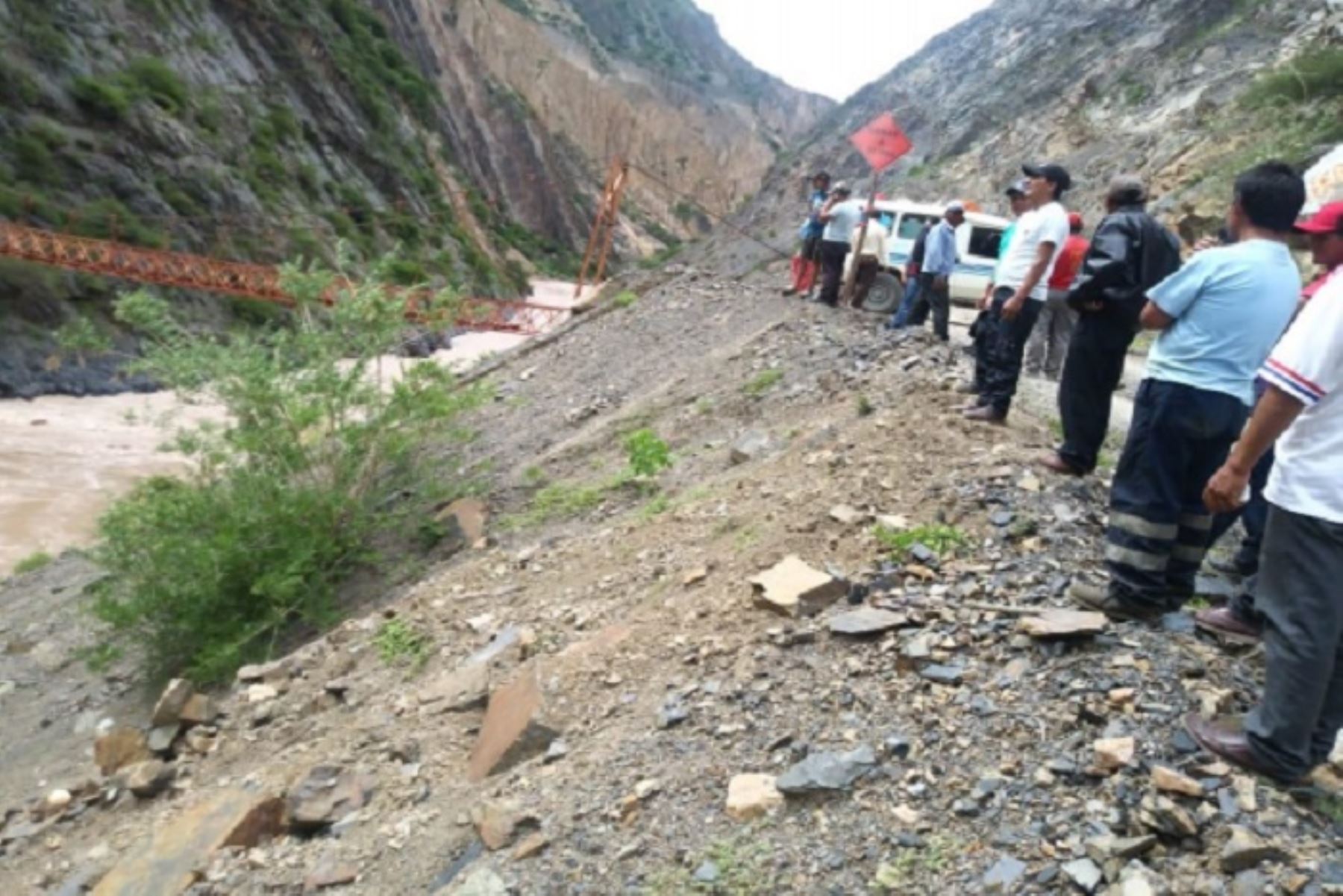 Camioneta cayó al río Mantaro tras despistarse en la provincia de Huanta, región Ayacucho.