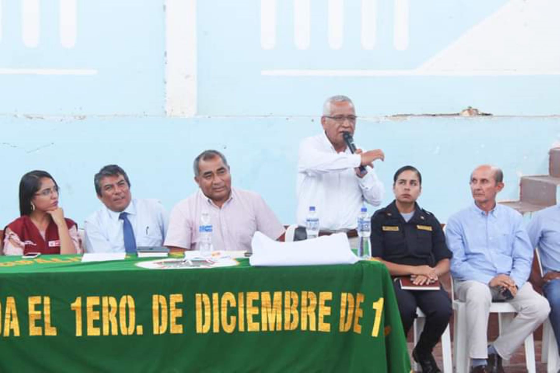 El gobernador de Lambayeque, Anselmo Lozano, pidió al OTASS dotar con camiones cisterna de agua a la población en tanto se soluciona el problema de contaminación con metales pesados.
