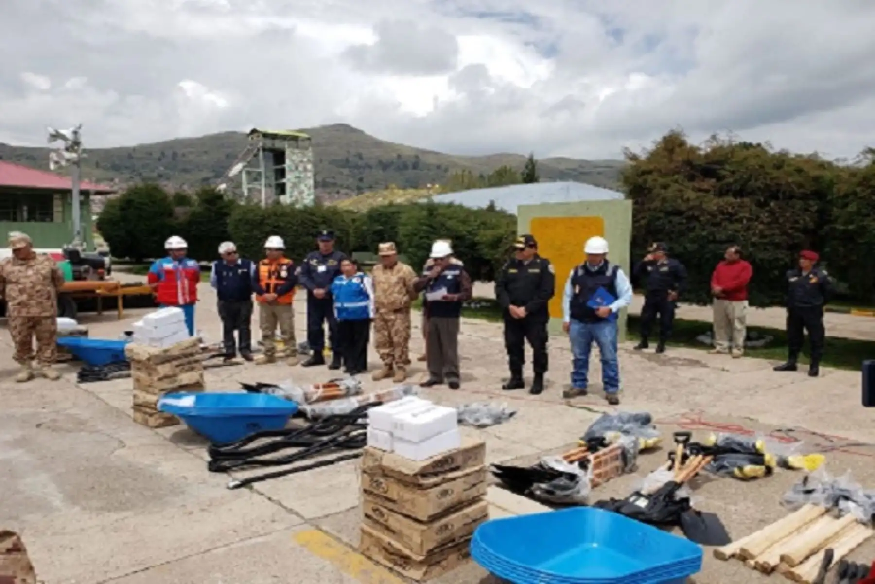 La Cuarta Brigada de Montaña del Ejército, Marina de Guerra, Policía Nacional y 20ª Comandancia Departamental de Bomberos son instituciones de primera respuesta ante desastres.