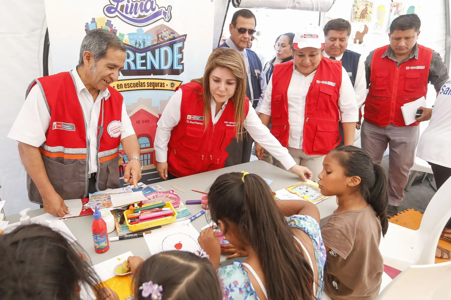 Ministra de Salud, María Elizabeth Hinostroza recorre zona de emergencia en Villa el Salvador para garantizar la atención a las familias afectadas.
Foto: ANDINA/Difusión