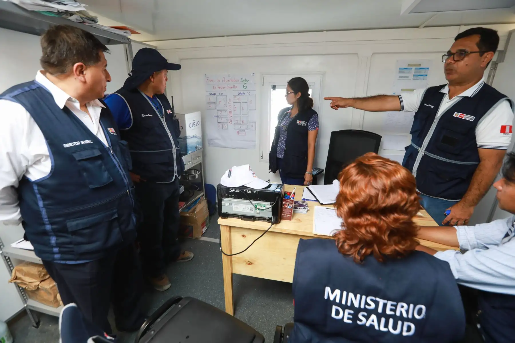Ministra de Salud, María Elizabeth Hinostroza recorre zona de emergencia en Villa el Salvador para garantizar la atención a las familias afectadas.
Foto: ANDINA/Difusión