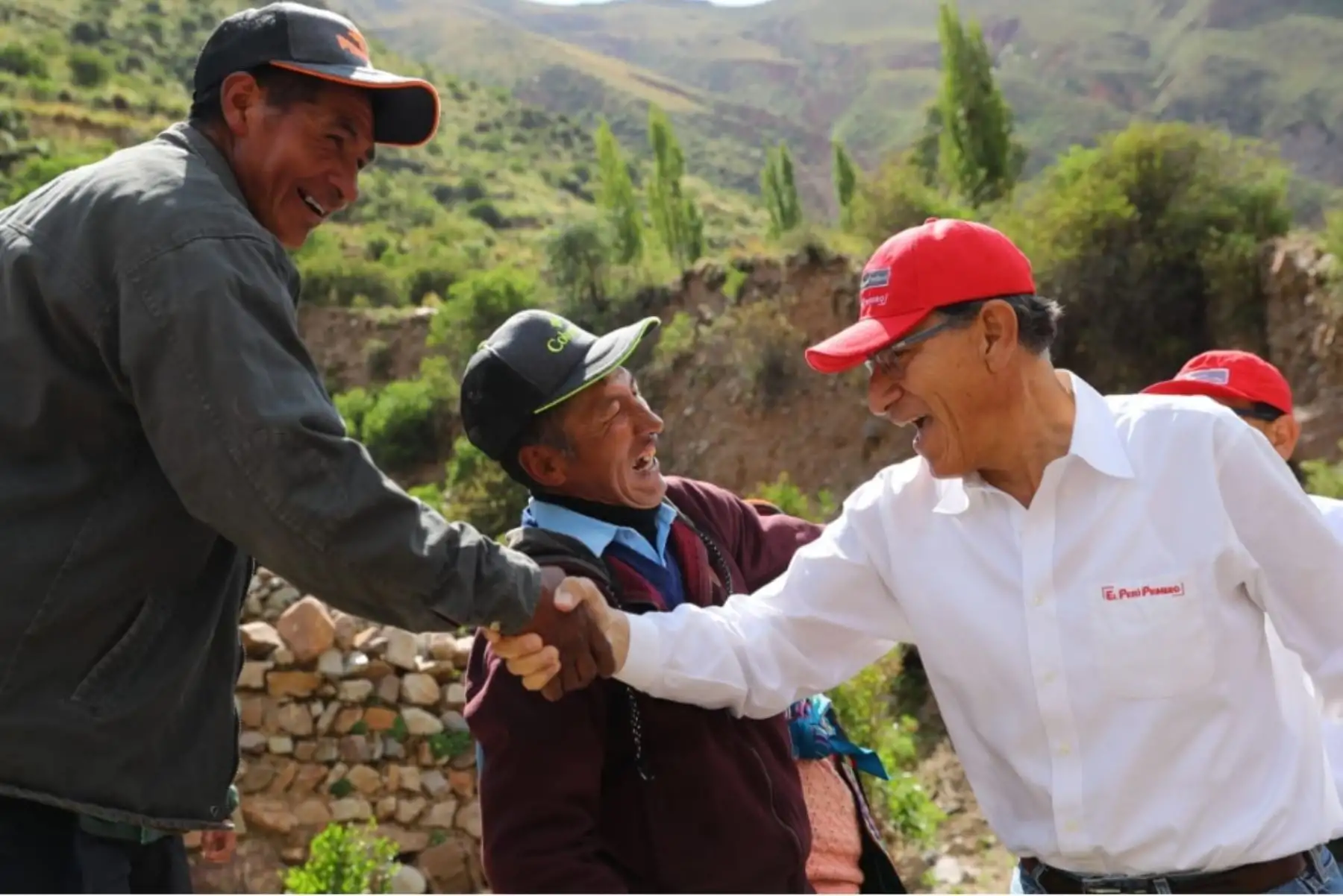 Presidente Martín Vizcarra inspecciona en Moquegua, zona donde se construirá presa Yanapujio.
