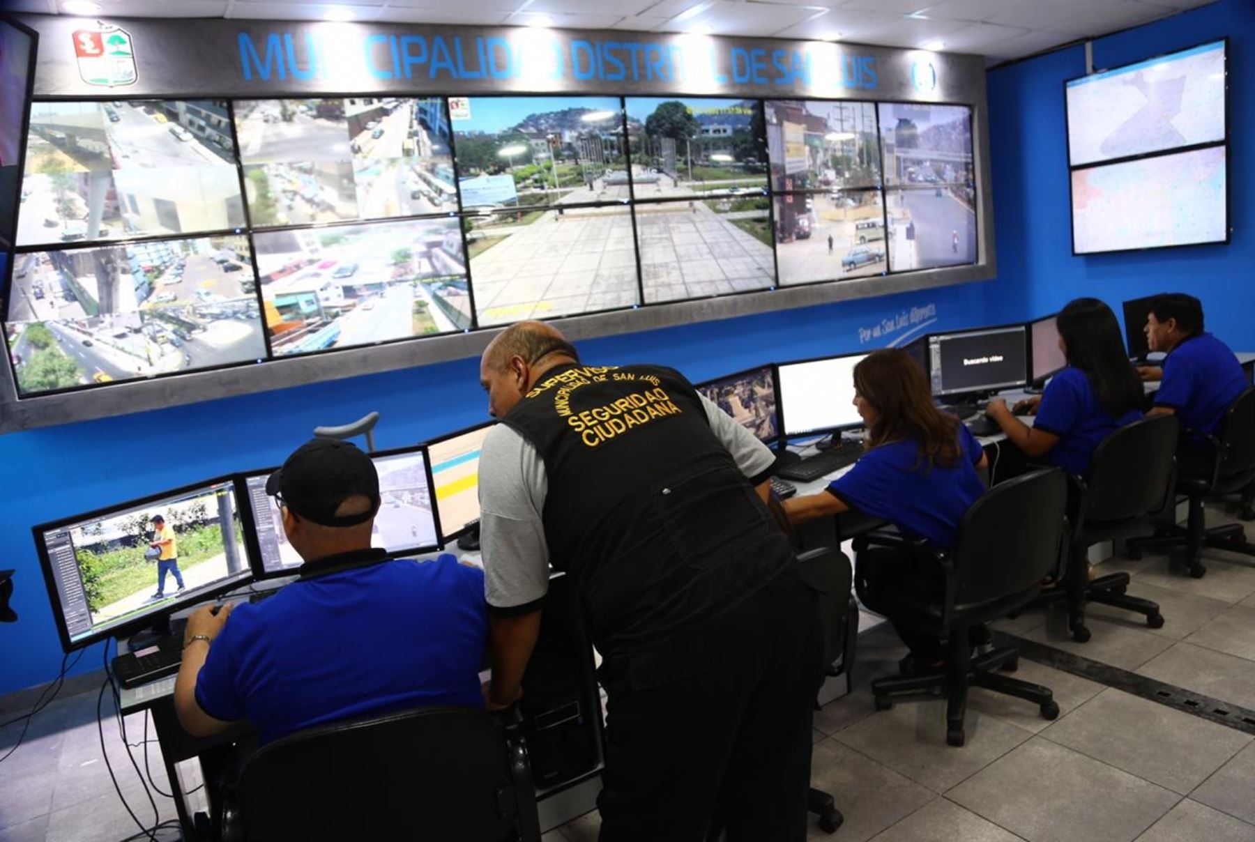 Municipalidad de San Luis inaugura central de monitoreo con moderna tecnología para combatir delincuencia.
