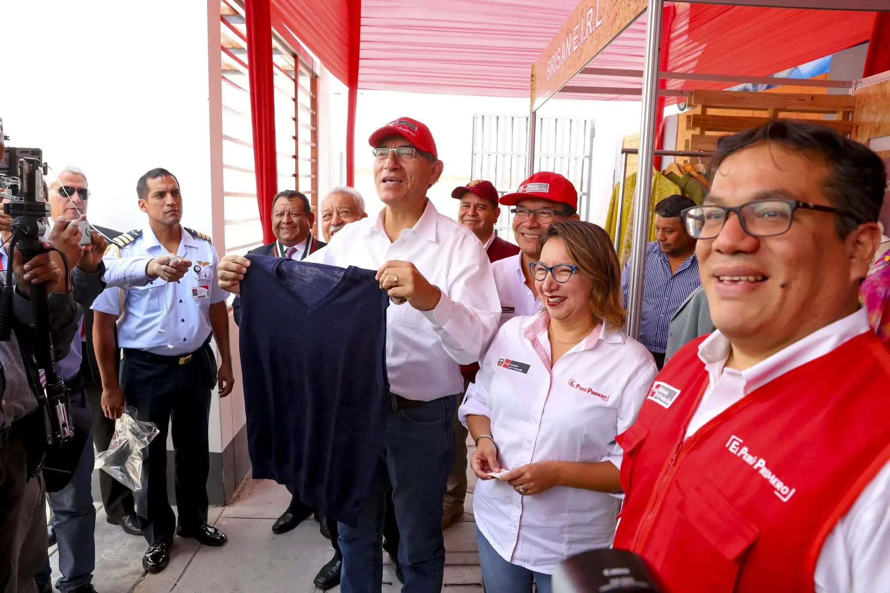 Presidente Martín Vizcarra supervisa el funcionamiento de los nuevos servicios del CITE textil camélidos de Arequipa. Foto:ANDINA/ Presidencia