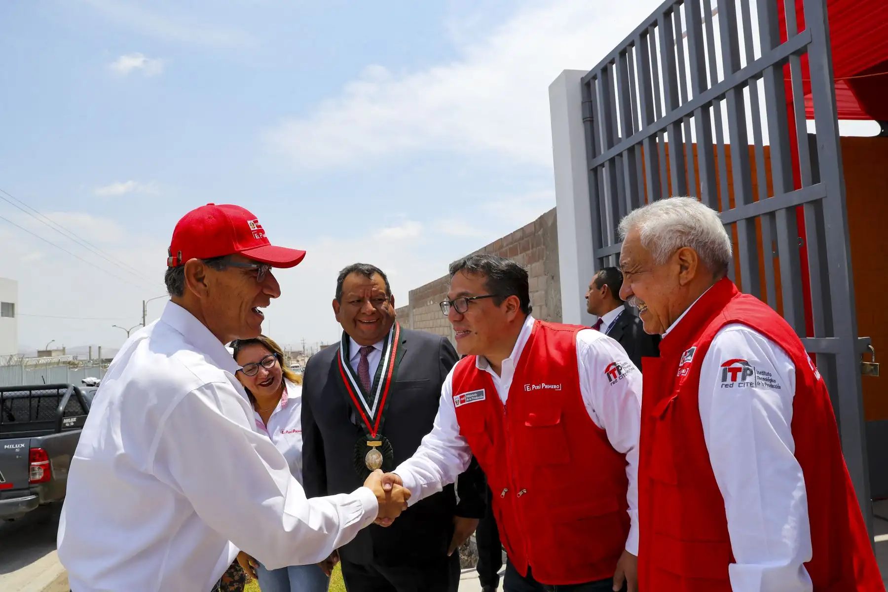 Presidente Martín Vizcarra supervisa el funcionamiento de los nuevos servicios del CITE textil camélidos de Arequipa. Foto:ANDINA/ Presidencia