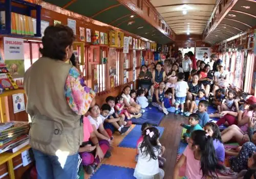 "Vagón cultural y ambiental" de Pueblo Libre celebra aniversario promoviendo lectura.