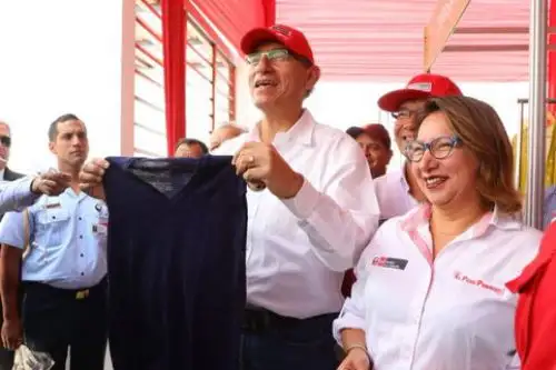 El presidente de la República, Martín Vizcarra Cornejo y la ministra de la Producción, Rocío Barrios Alvarado, participaron hoy de la presentación de los modernos servicios de innovación y transferencia tecnológica del CITE Textil Camélidos de Arequipa, que beneficiará a las mipymes del sector textil de la zona sur del país, cuyo insumo principal es la fibra de alpaca.