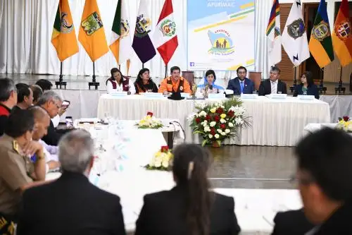 La ministra Alva se reúne con autoridades de la región Apurímac