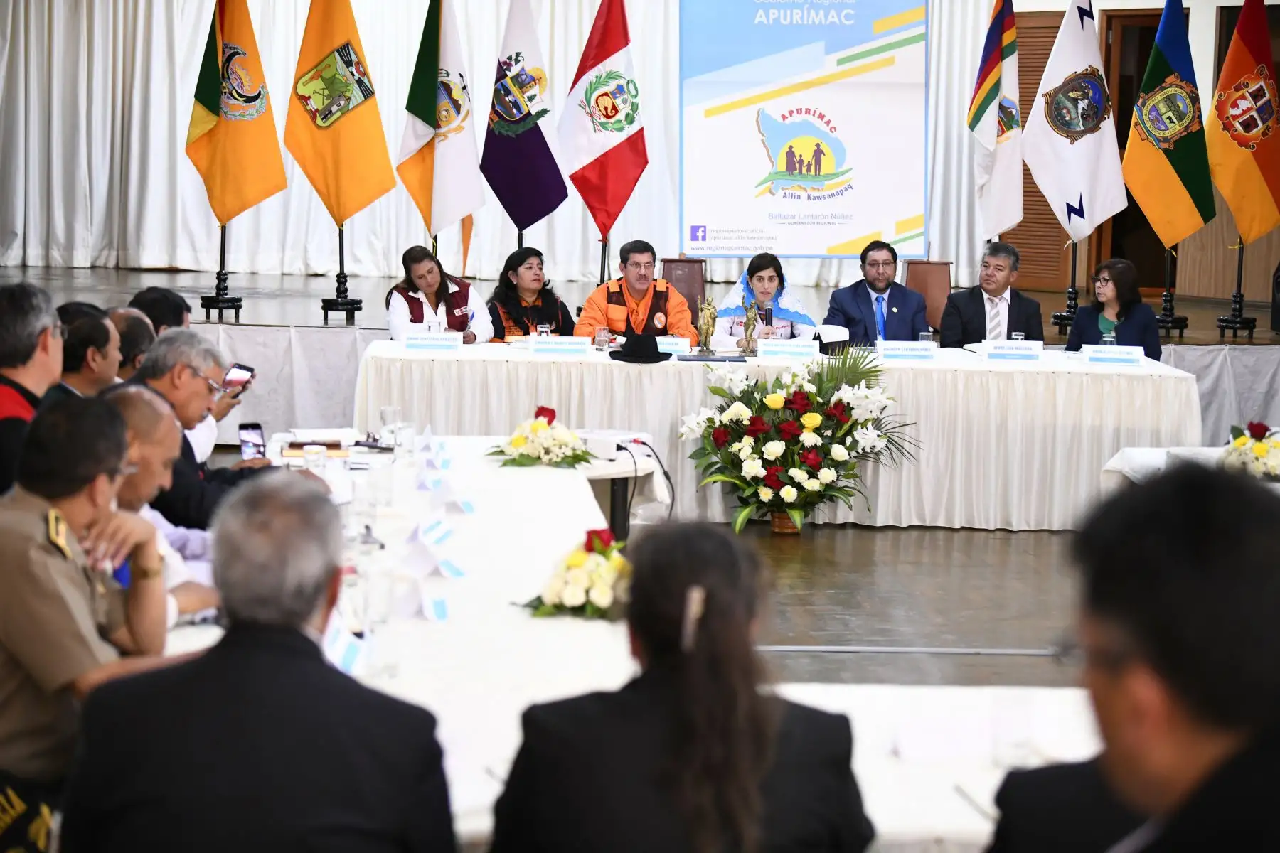 La ministra Alva se reúne con autoridades de la región Apurímac