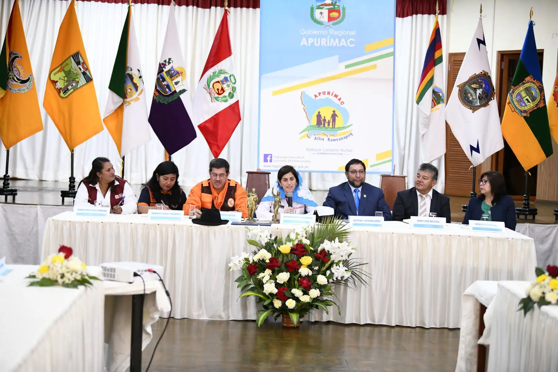 Ministra de Economía y Finanzas, María Antonieta Alva visita la región Apurímac para reunirse con autoridades regionales y municipales para identificar las trabas y dificultades que presentan sus equipos técnicos en la ejecución de inversiones.
Foto:Difusión MEF