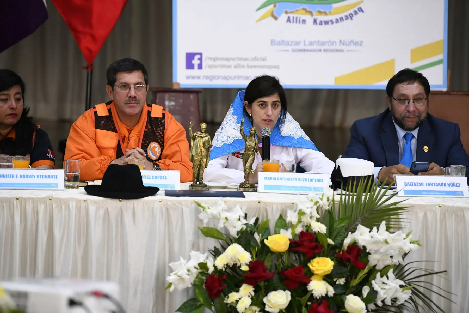 Ministra de Economía y Finanzas, María Antonieta Alva visita la región Apurímac para reunirse con autoridades regionales y municipales para identificar las trabas y dificultades que presentan sus equipos técnicos en la ejecución de inversiones.
Foto:Difusión MEF