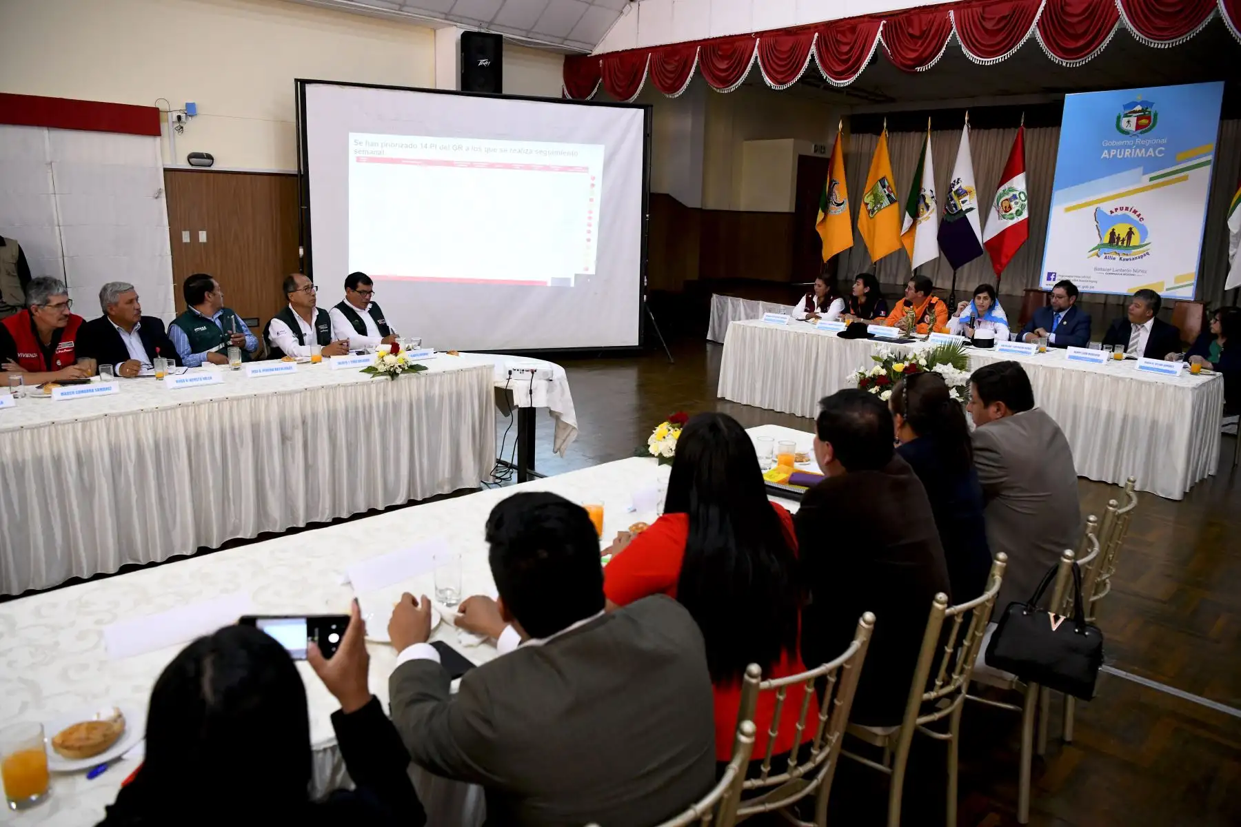 Ministra de Economía y Finanzas, María Antonieta Alva visita la región Apurímac para reunirse con autoridades regionales y municipales para identificar las trabas y dificultades que presentan sus equipos técnicos en la ejecución de inversiones.
Foto:Difusión MEF