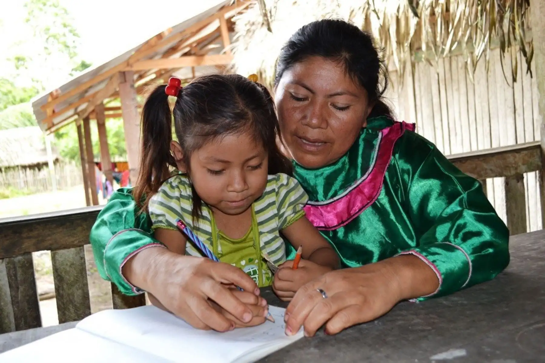 Un total de 52,493 niños del programa Juntos, perteneciente al Ministerio de Desarrollo e Inclusión Social (Midis), asistieron a colegios de Educación Intercultural Bilingüe (EIB) en Huánuco, donde recibieron enseñanza en su lengua originaria durante el 2019.
