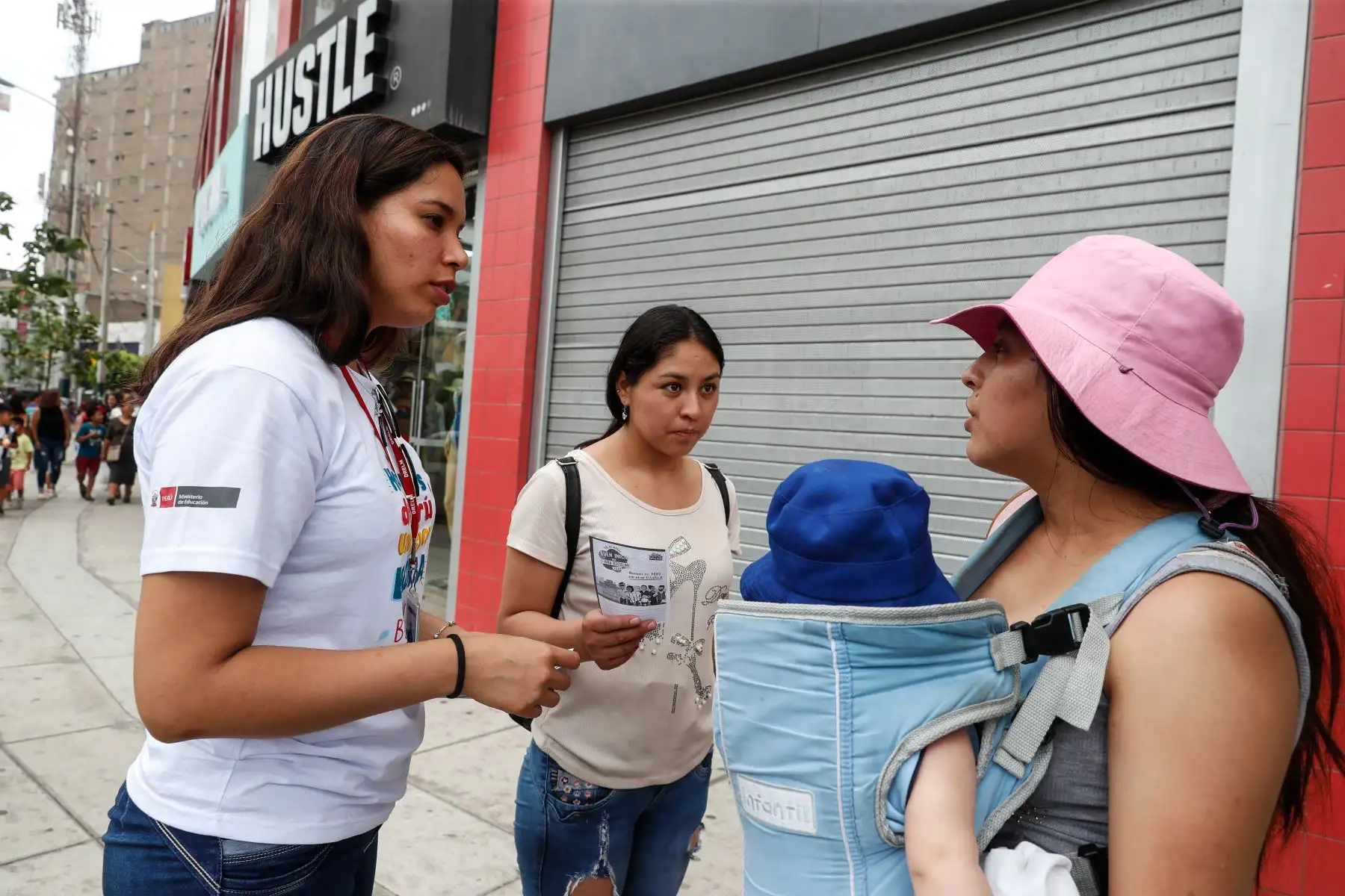 Minedu difunde campaña de Buen Inicio del Año Escolar 2020, en Gamarra. Foto: ANDINA/Renato Pajuelo