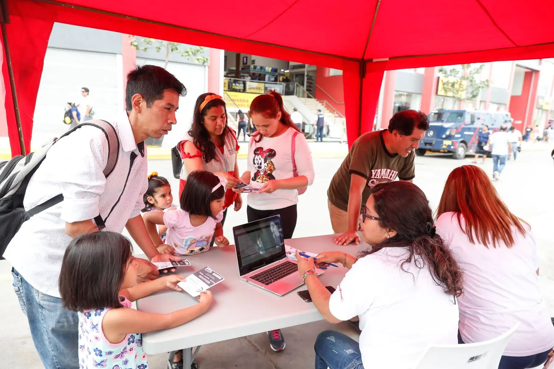Minedu difunde campaña de Buen Inicio del Año Escolar 2020, en Gamarra. Foto: ANDINA/Renato Pajuelo