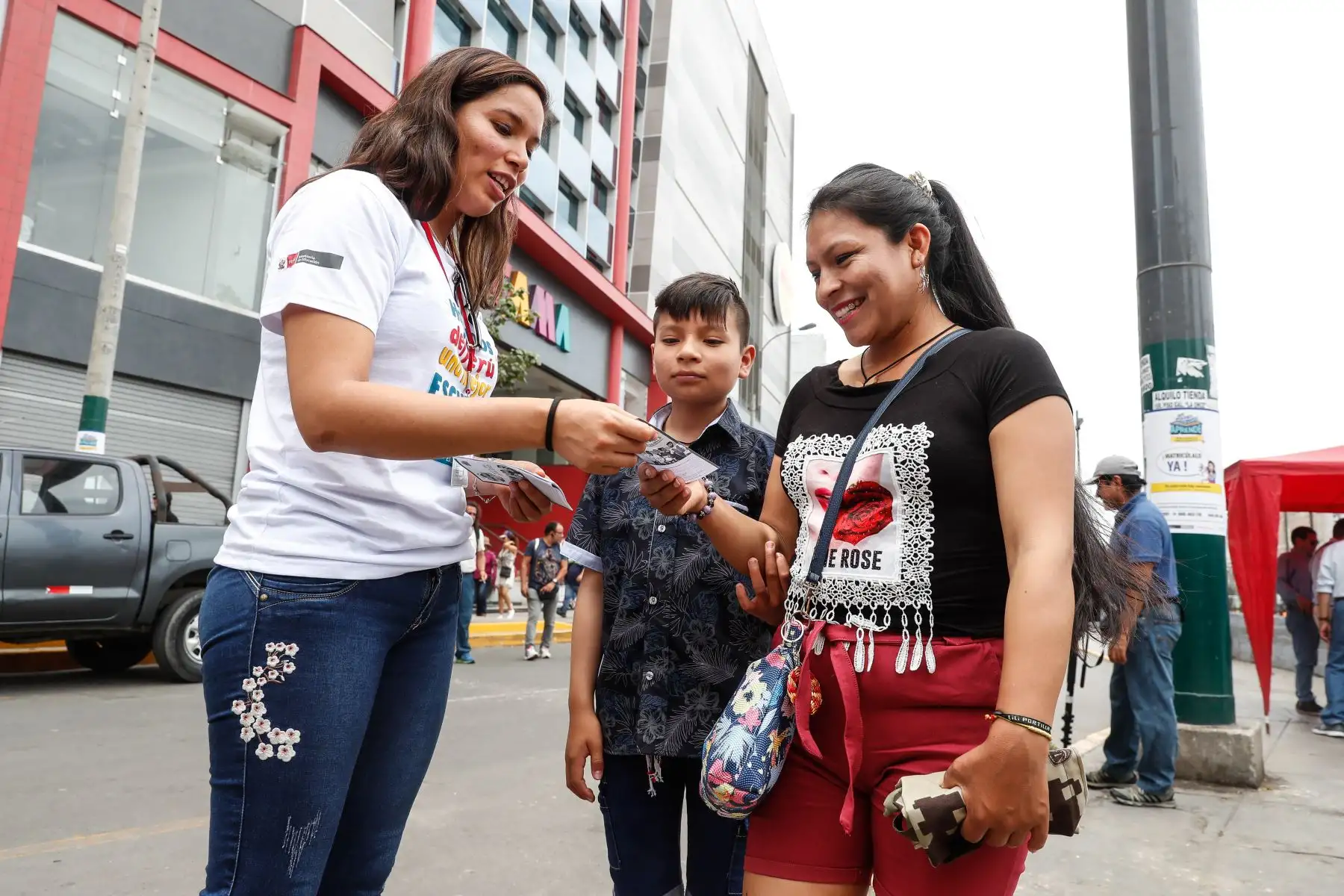 Minedu difunde campaña de Buen Inicio del Año Escolar 2020, en Gamarra. Foto: ANDINA/Renato Pajuelo