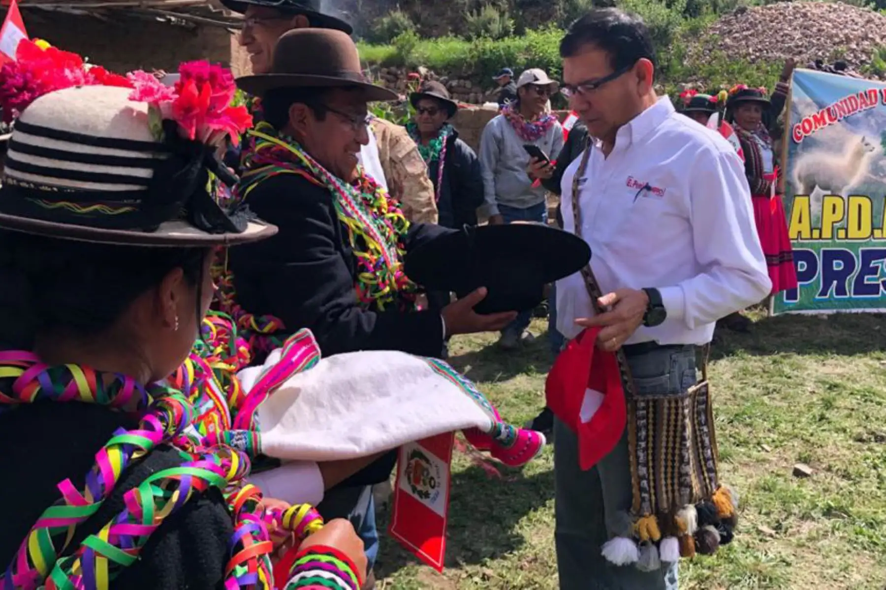 El ministro de Agricultura y Riego, Jorge Montenegro, llegaron ayer al distrito de Ichuña en Moquegua, lugar donde se construirá la represa de Yanapujio.