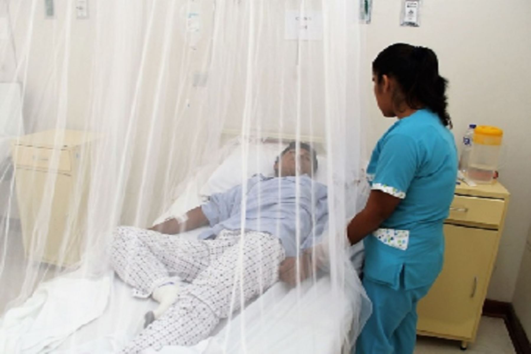 Como parte de las acciones contra el dengue se han habilitado más ambientes y camas hospitalarias, equipamiento e insumos médicos para la atención de los afectados.