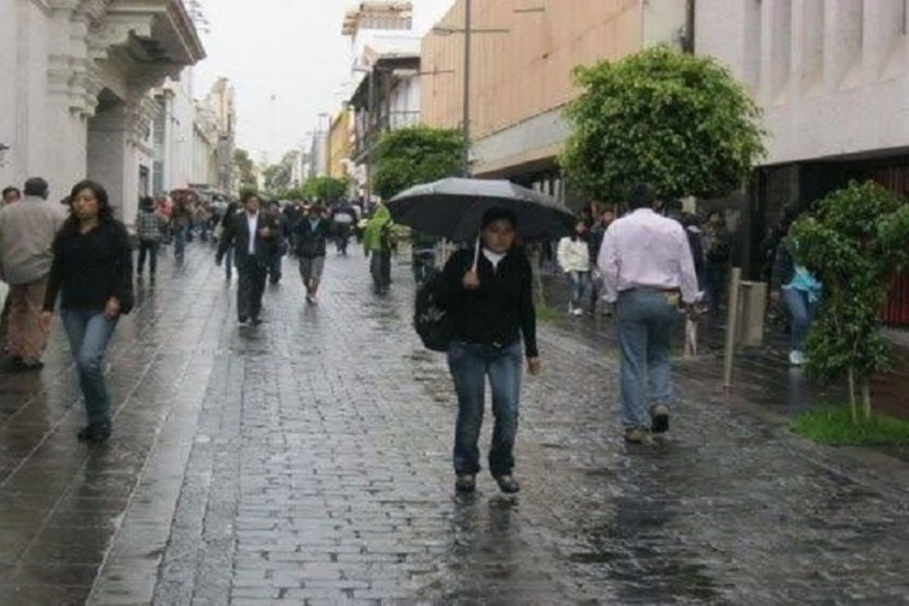 Mañana lunes y el martes 11 podrían intensificarse las precipitaciones pluviales, especialmente en la ciudad, por lo que instó a las autoridades y población tomar las previsiones del caso.