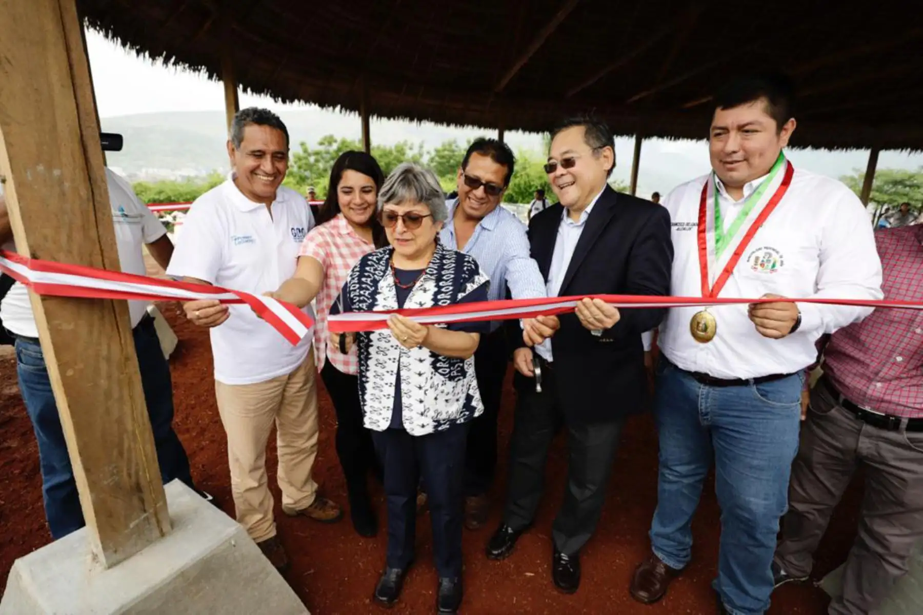 La ministra de Cultura , SoniaGuillén participa en la inauguración de la cubierta tipo maloca en el Templo Arqueológico Montegrande en Jaén, Cajamarca, y suscribe el convenio interinstitucional para continuar con las investigaciones arqueológicas en la zona.
Foto: Difusión Mincul
