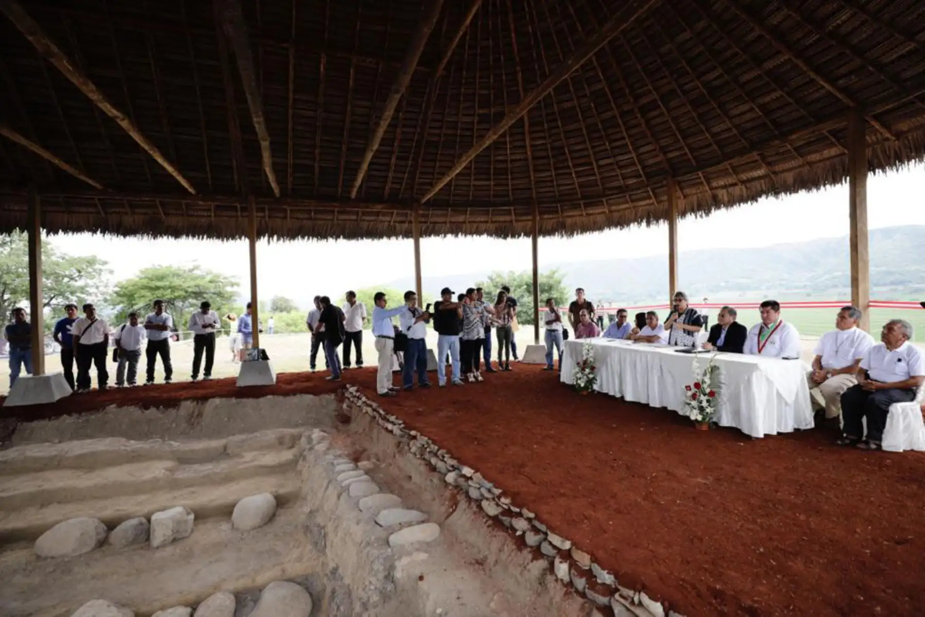 La ministra de Cultura , SoniaGuillén participa en la inauguración de la cubierta tipo maloca en el Templo Arqueológico Montegrande en Jaén, Cajamarca, y suscribe el convenio interinstitucional para continuar con las investigaciones arqueológicas en la zona.
Foto: Difusión Mincul