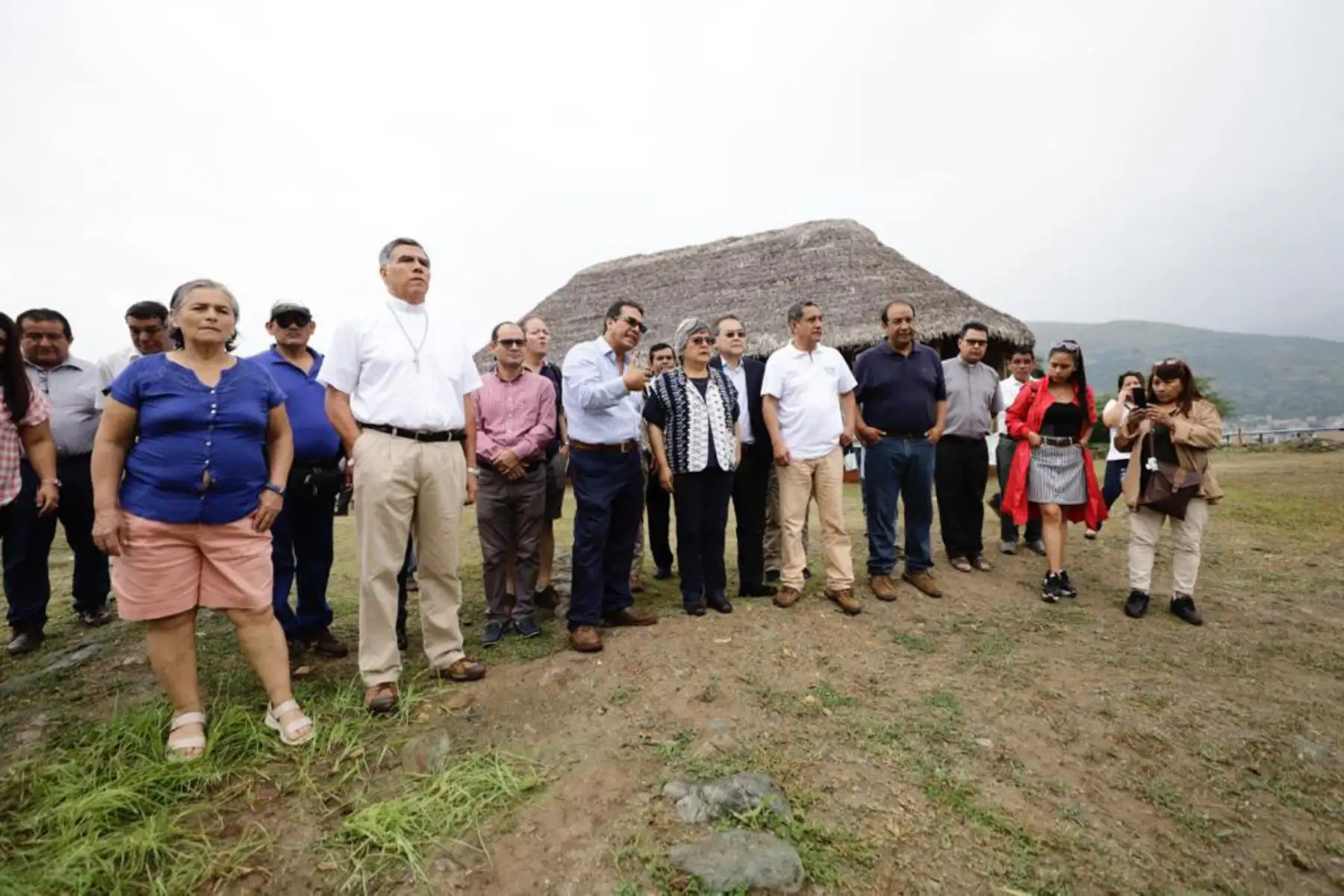 La ministra de Cultura , SoniaGuillén participa en la inauguración de la cubierta tipo maloca en el Templo Arqueológico Montegrande en Jaén, Cajamarca, y suscribe el convenio interinstitucional para continuar con las investigaciones arqueológicas en la zona.
Foto: Difusión Mincul