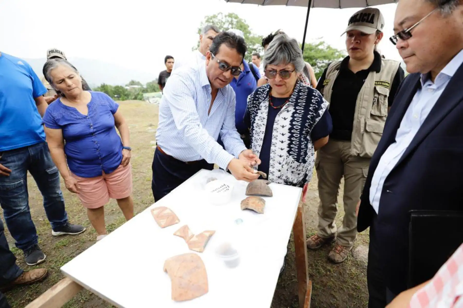 La ministra de Cultura , SoniaGuillén participa en la inauguración de la cubierta tipo maloca en el Templo Arqueológico Montegrande en Jaén, Cajamarca, y suscribe el convenio interinstitucional para continuar con las investigaciones arqueológicas en la zona.
Foto: Difusión Mincul