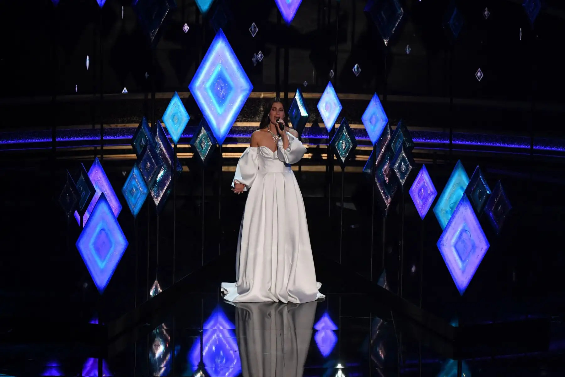 La actriz y cantante estadounidense Idina Menzel se presenta en el escenario durante los 92o Oscars en el Dolby Theatre de Hollywood.
Foto: AFP