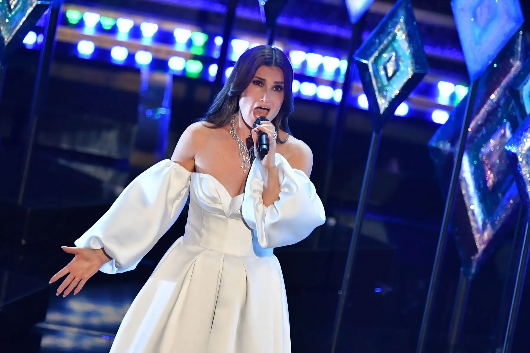 La actriz y cantante estadounidense Idina Menzel se presenta en el escenario durante los 92o Oscars en el Dolby Theatre de Hollywood, California.
Foto: AFP