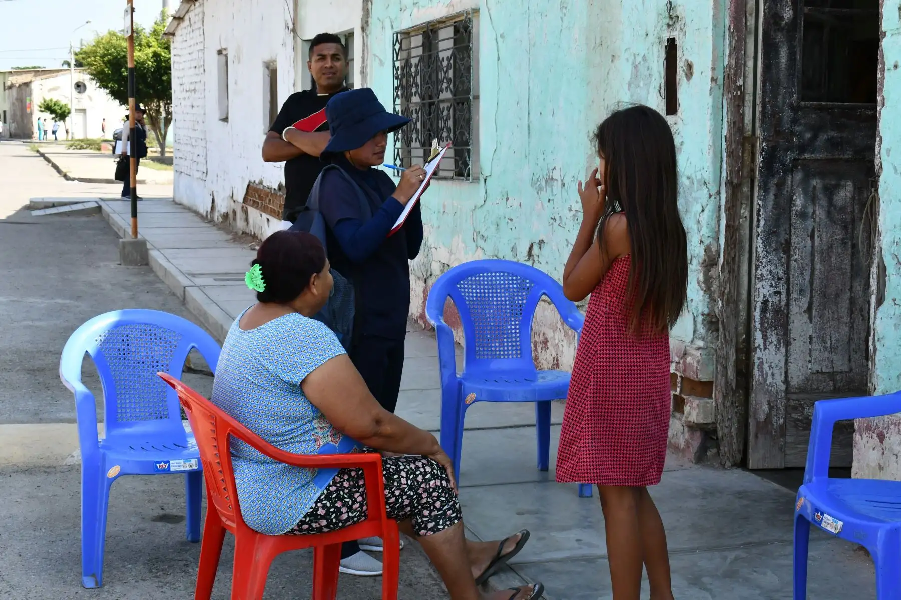 La Geresa Lambayeque intensifica la búsqueda de larvas del zancudo Aedes Aegypti y la vigilancia de personas con síntomas de dengue.