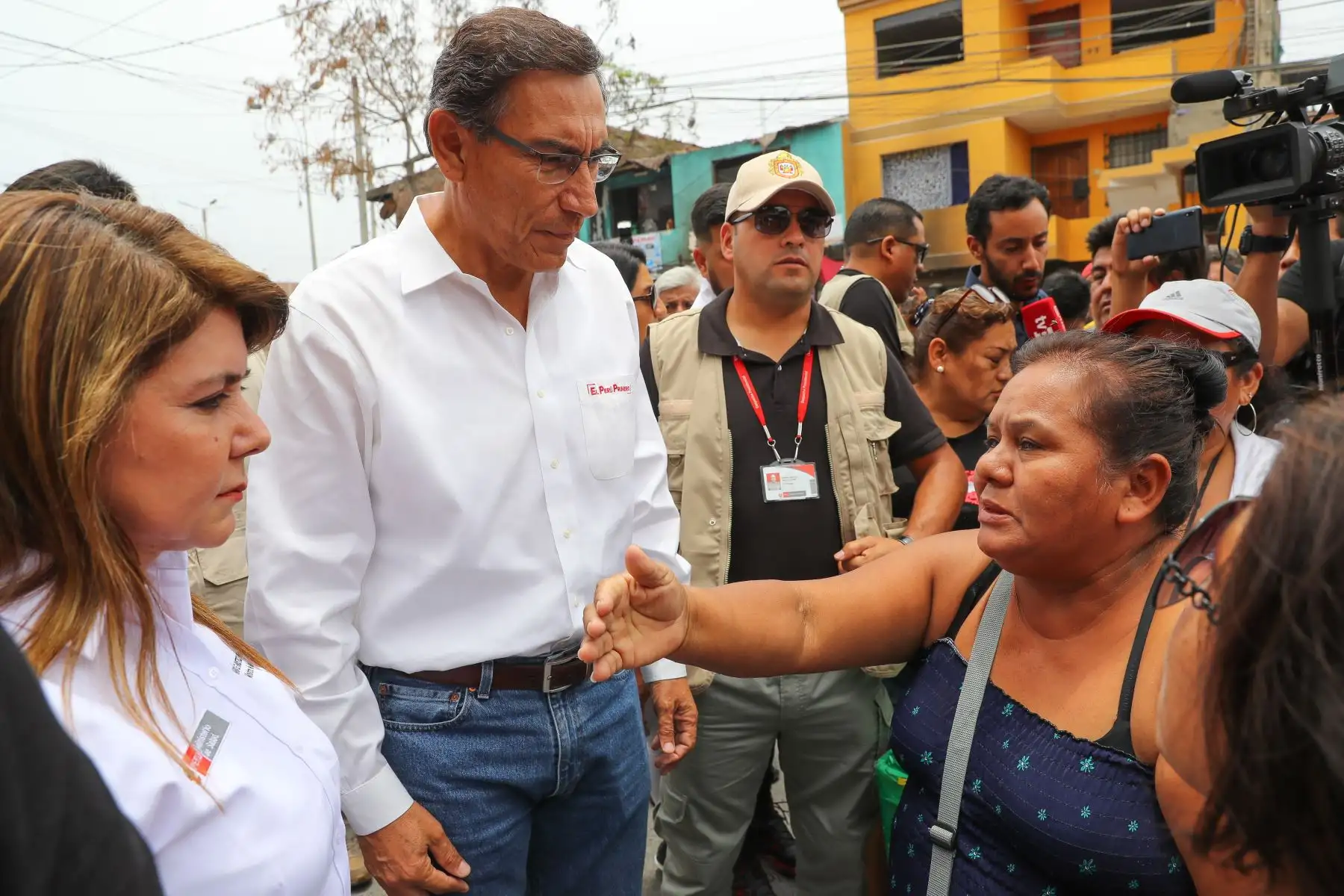 El presidente  Martin Vizcarra supervisó las acciones multisectoriales que realiza el Ejecutivo en la zona afectada por la deflagración en Villa El Salvador. Foto:ANDINA/Presidencia