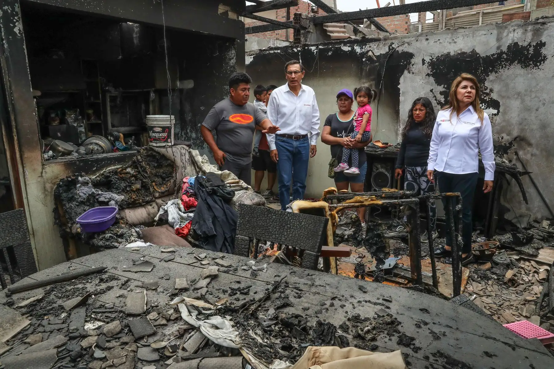 El presidente  Martin Vizcarra supervisó las acciones multisectoriales que realiza el Ejecutivo en la zona afectada por la deflagración en Villa El Salvador. Foto:ANDINA/Presidencia